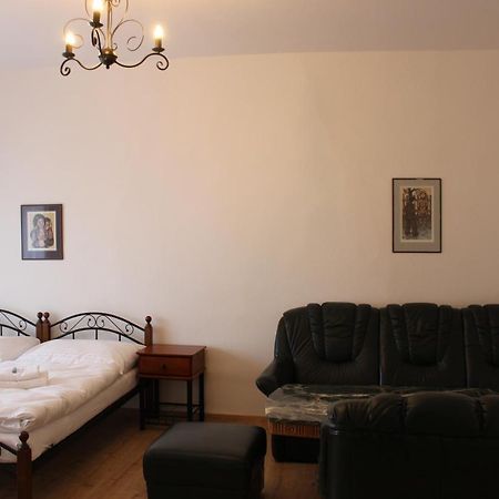 Hotel Cerny Kun لوني المظهر الخارجي الصورة