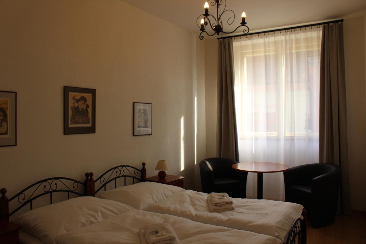 Hotel Cerny Kun لوني المظهر الخارجي الصورة