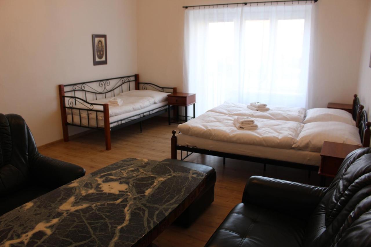 Hotel Cerny Kun لوني المظهر الخارجي الصورة