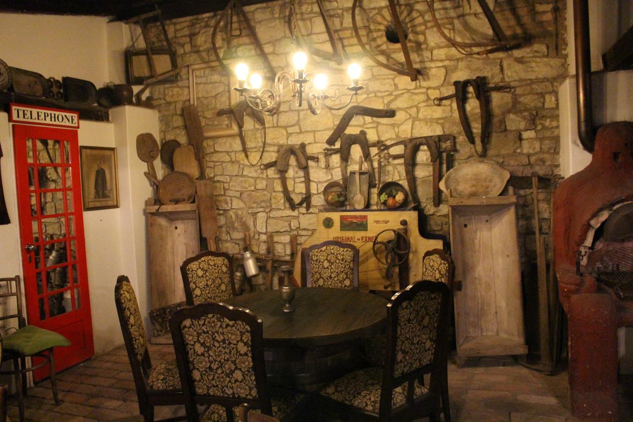 Hotel Cerny Kun لوني المظهر الخارجي الصورة