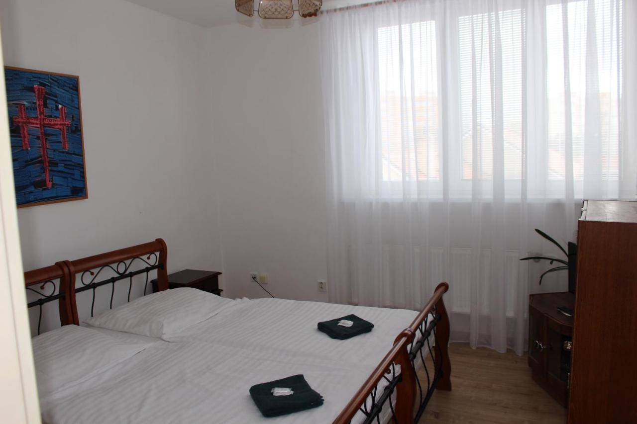 Hotel Cerny Kun لوني المظهر الخارجي الصورة